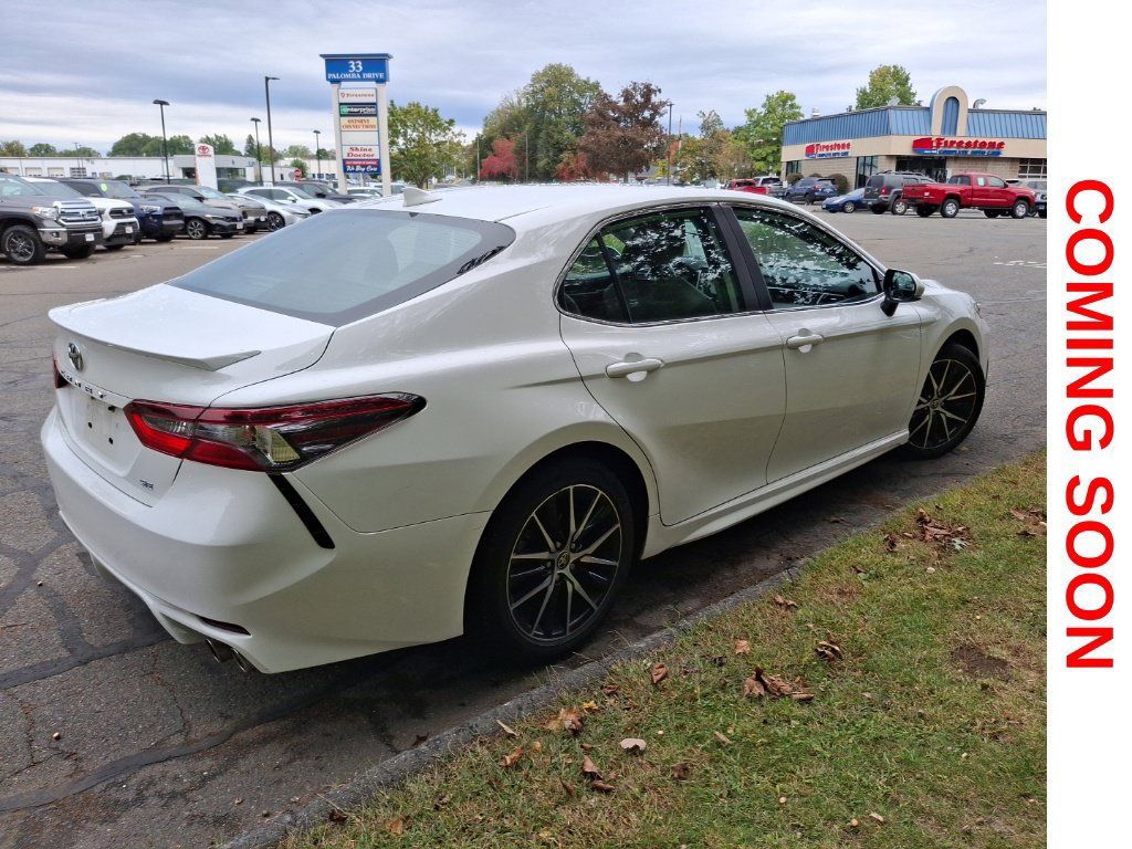 Used 2021 Toyota Camry SE w/ Carpet Mat Package (TMS) FWD image 5