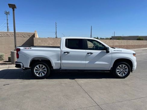 Used 2025 Chevrolet Silverado 1500 Custom image 3