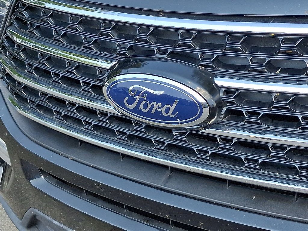 Used 2020 Ford Explorer XLT w/ Equipment Group 202A AWD/4WD image 5