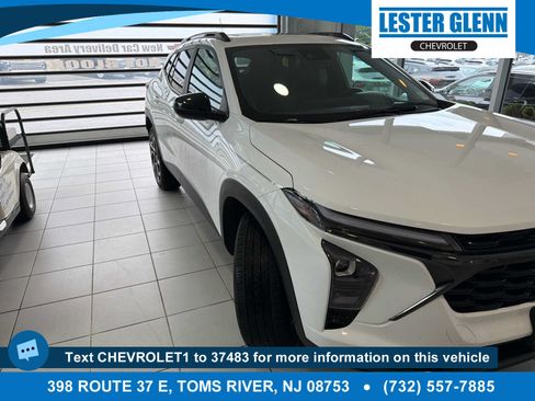Certified 2024 Chevrolet Trax RS w/ Sunroof Package FWD image 1