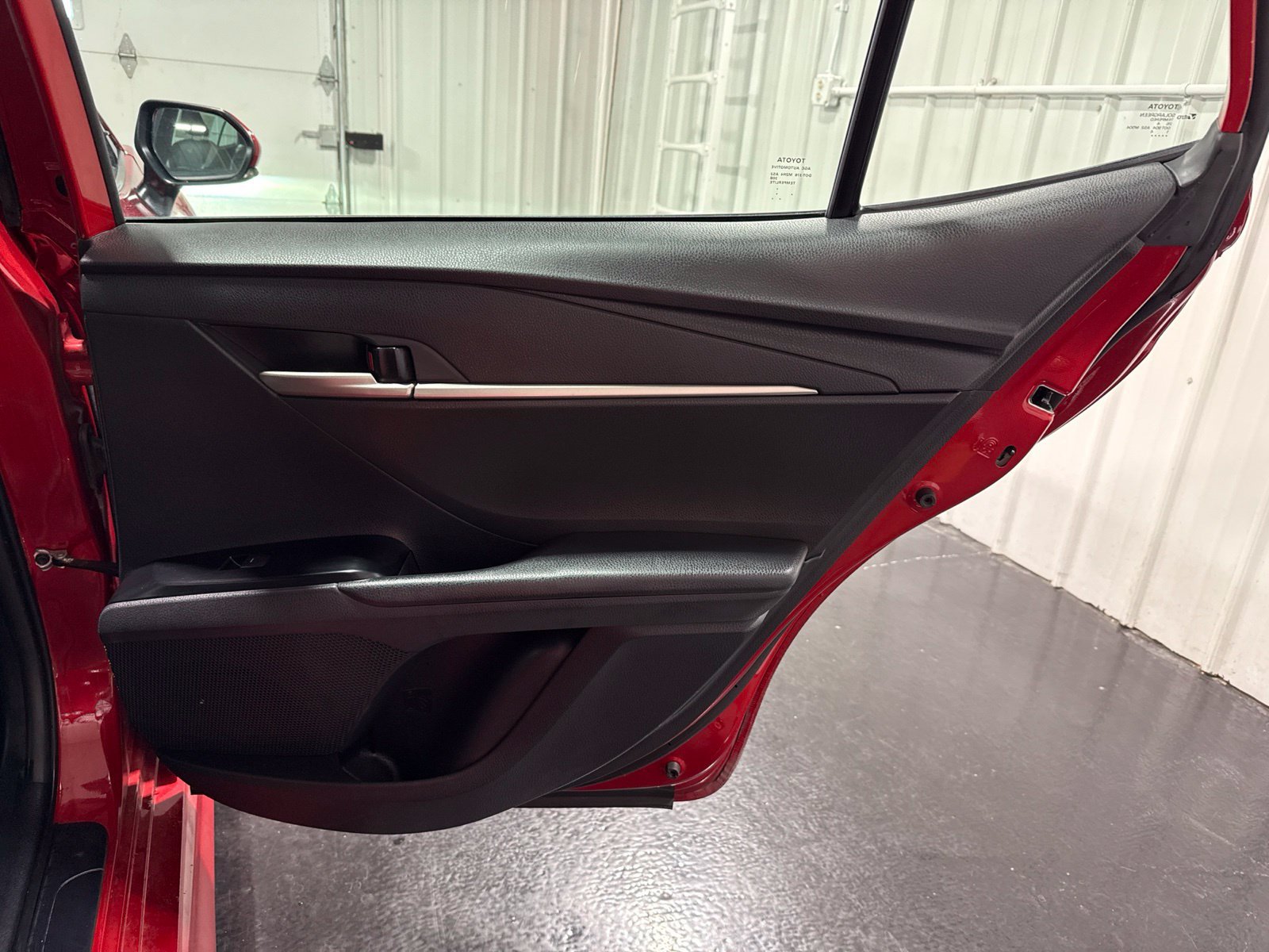 Used 2025 Toyota Camry SE FWD image 15