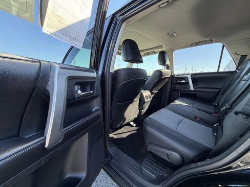 Used 2016 Toyota 4Runner SR5 Premium image 18