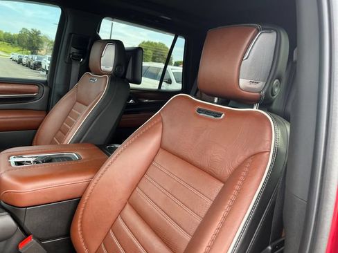 Used 2023 GMC Yukon Denali Ultimate AWD/4WD image 12