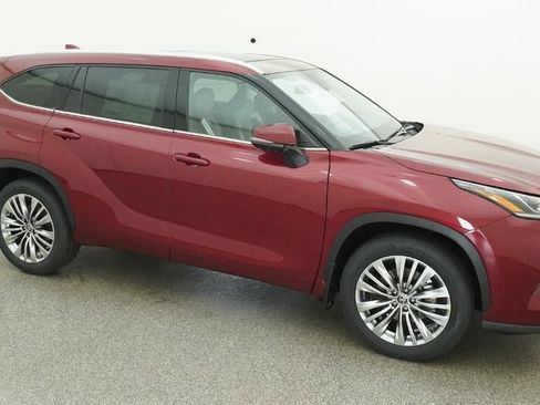 New 2026 Toyota Highlander Platinum image 12
