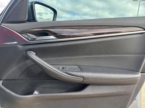 Used 2019 BMW 530i w/ Convenience Package image 11