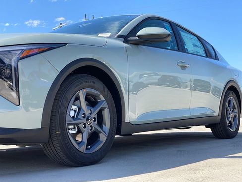 New 2026 Kia K4 FWD image 10