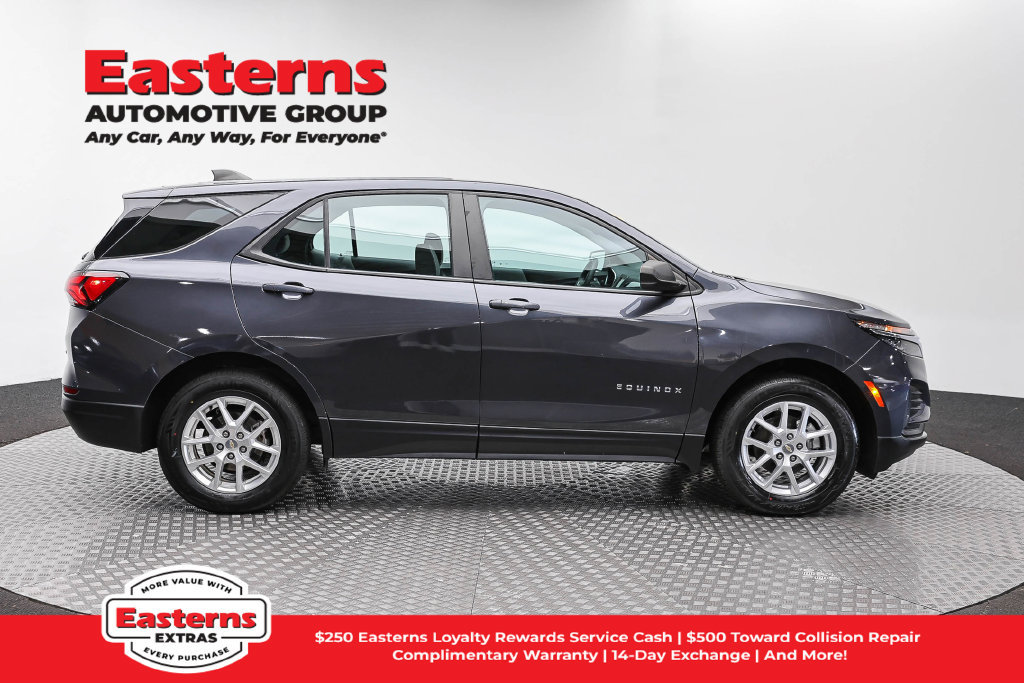 Used 2022 Chevrolet Equinox LS w/ LPO, Floor Liner Package AWD/4WD image 5