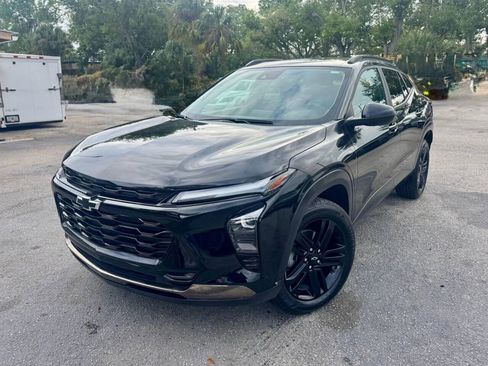 Used 2025 Chevrolet Trax ACTIV w/ Driver Confidence Package image 2