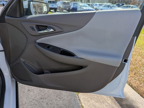 Used 2024 Chevrolet Malibu LT image 22