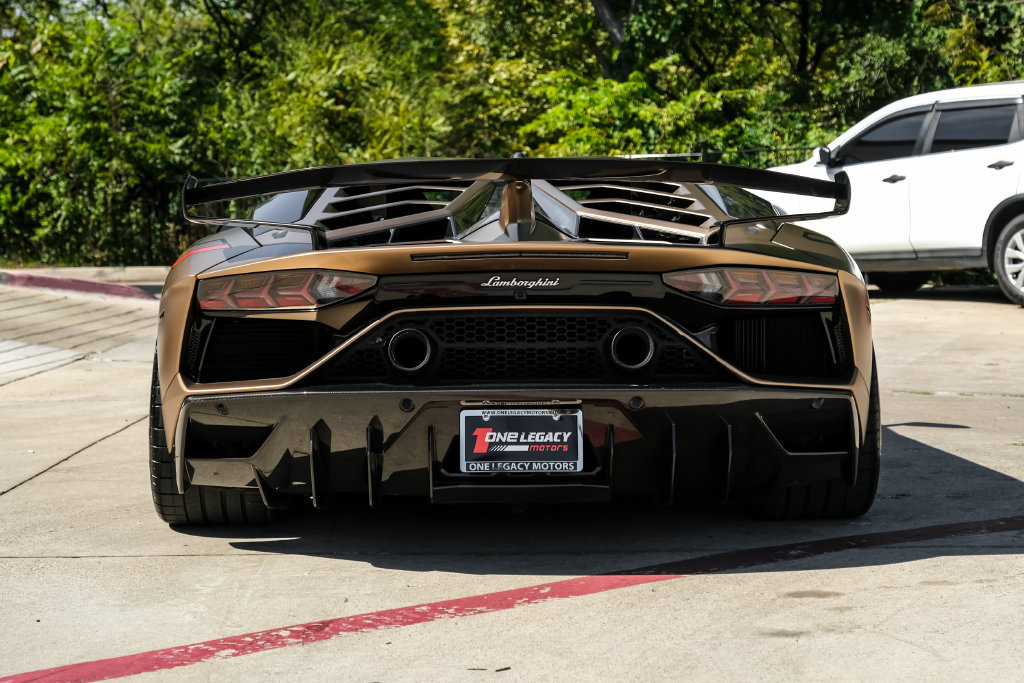 Used 2020 Lamborghini Aventador SVJ AWD/4WD image 10