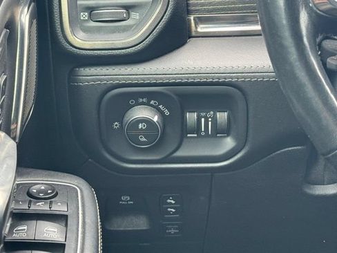 Used 2020 RAM 1500 Limited w/ Black Appearance Package AWD/4WD image 15