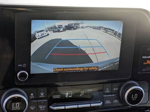 Used 2024 Toyota Highlander LE image 18