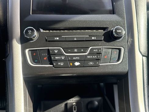 Used 2018 Ford Fusion SE w/ Fusion SE Technology Package image 21