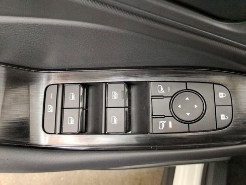 Used 2025 Nissan Rogue S image 16