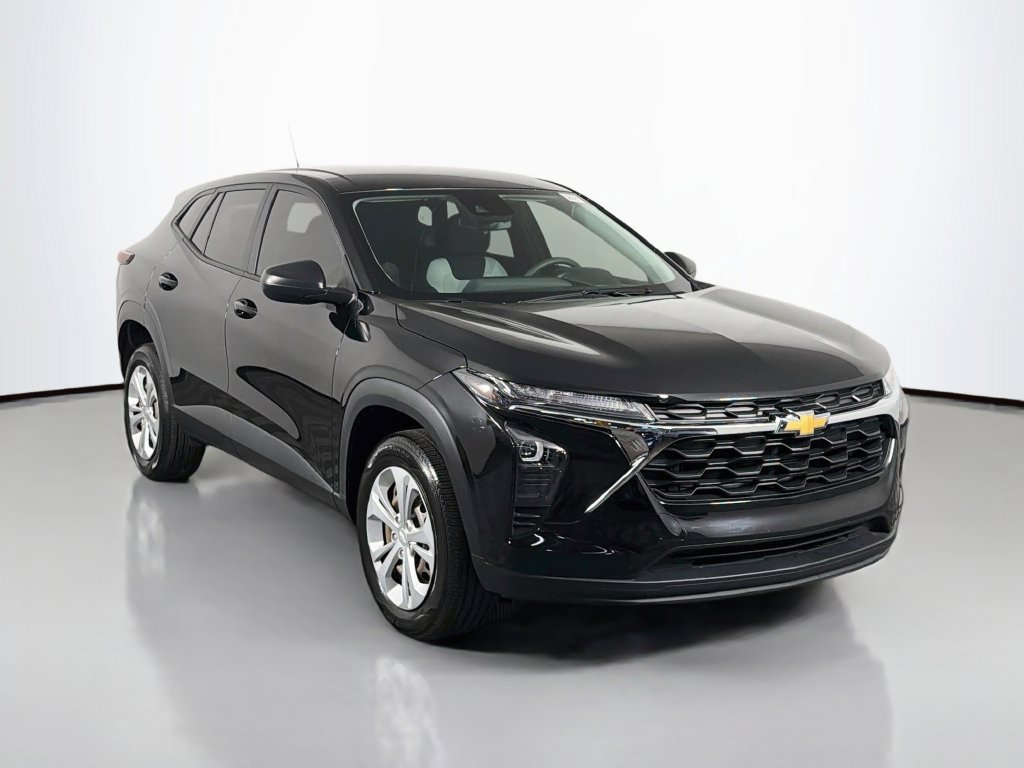 Used 2024 Chevrolet Trax LS FWD image 1