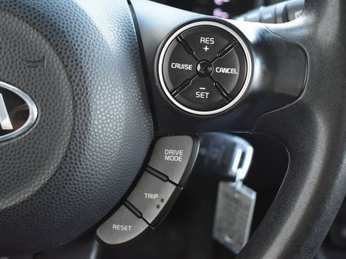 Used 2017 Kia Soul + image 20