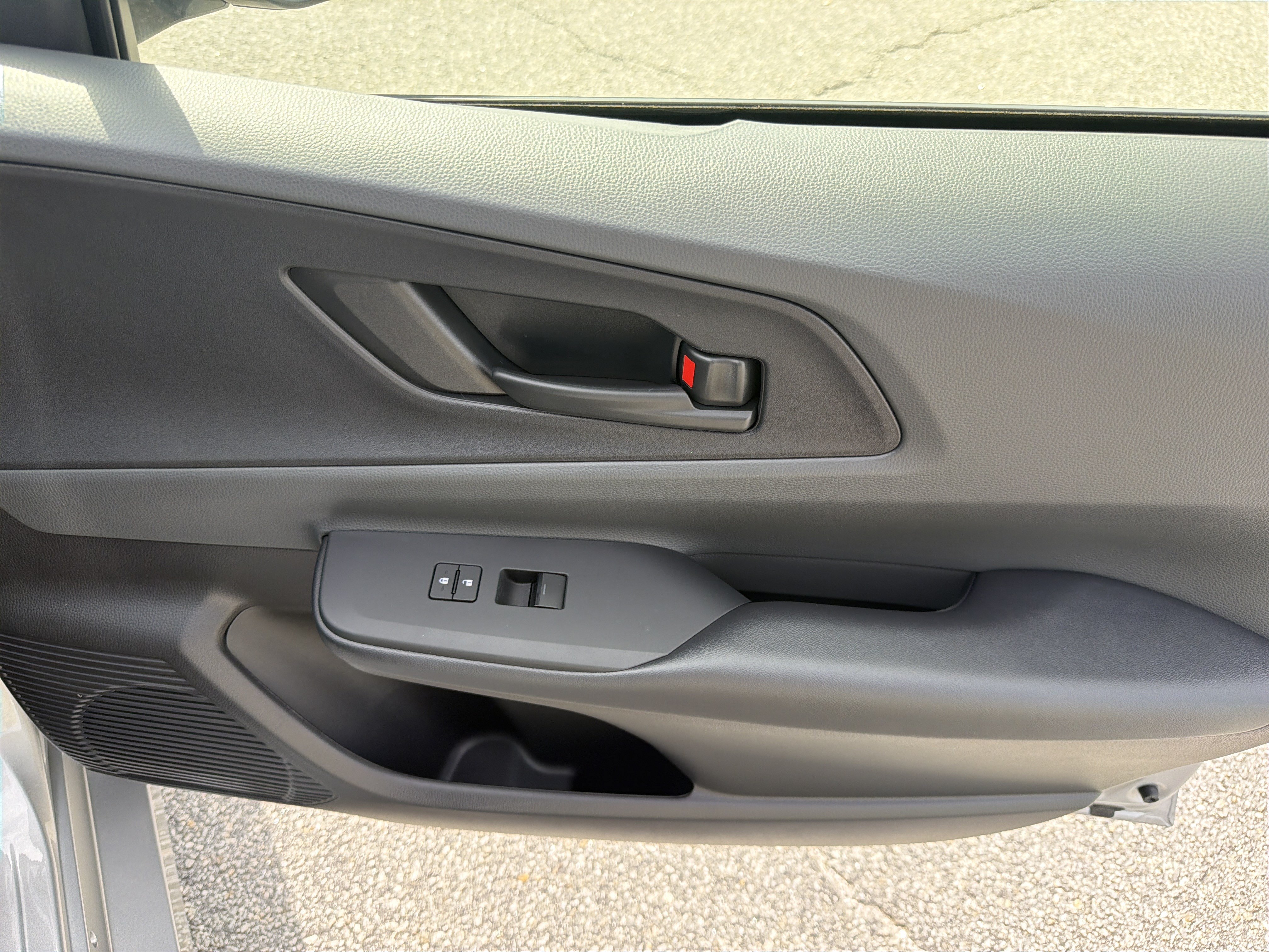 Certified 2025 Toyota Prius LE FWD image 25