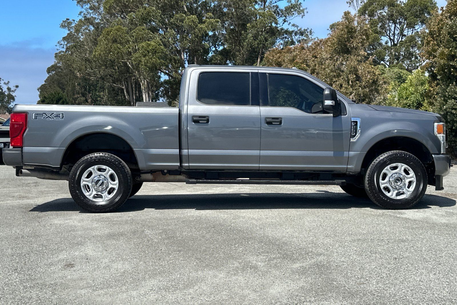 Used 2022 Ford F250 XLT w/ Black Appearance Package AWD/4WD image 6
