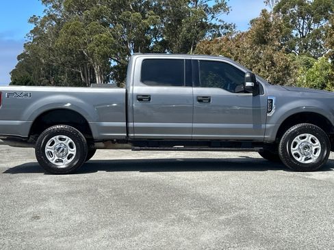 Used 2022 Ford F250 XLT w/ Black Appearance Package AWD/4WD image 6