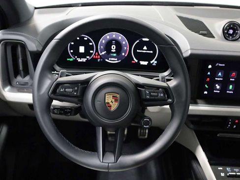 Certified 2025 Porsche Cayenne E-Hybrid image 25