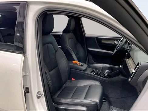 Certified 2023 Volvo XC40 B5 Plus w/ Protection Package Premier AWD/4WD image 10