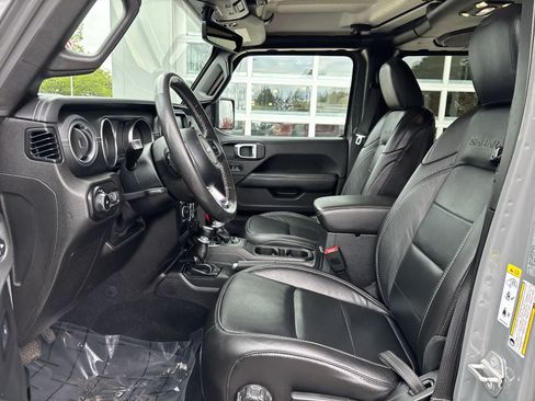 Used 2019 Jeep Wrangler Unlimited Sahara AWD/4WD image 10