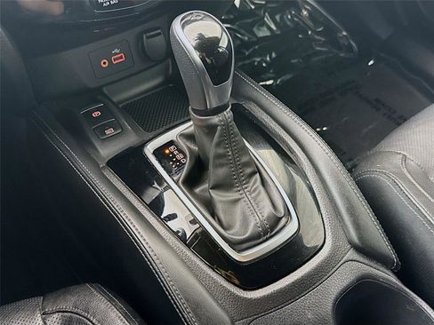 Used 2020 Nissan Rogue SL w/ Premium Package image 13