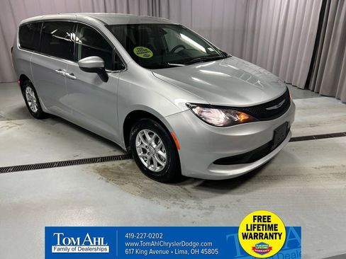 Used 2023 Chrysler Voyager LX image 1