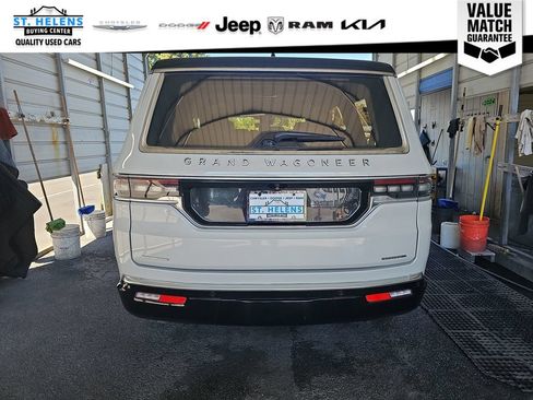 Used 2022 Jeep Grand Wagoneer Series III w/ HD Trailer Tow Package AWD/4WD image 5