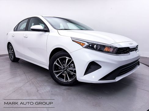 Certified 2023 Kia Forte LXS FWD image 1
