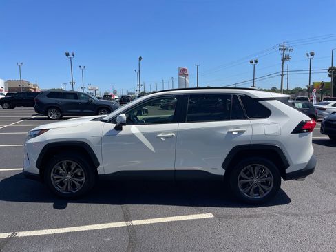 Used 2022 Toyota RAV4 XLE Premium AWD/4WD image 13