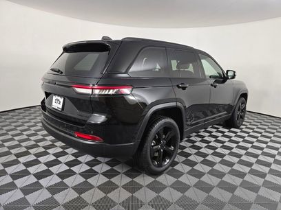 Used 2023 Jeep Grand Cherokee Limited w/ Black Appearance Package