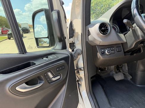 Used 2024 Mercedes-Benz Sprinter 2500 image 36