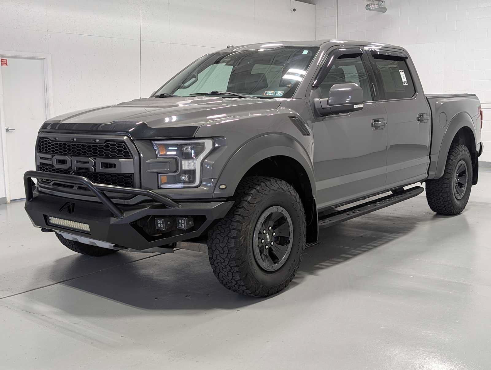 Used 2018 Ford F150 Raptor w/ Equipment Group 802A Luxury AWD/4WD image 1