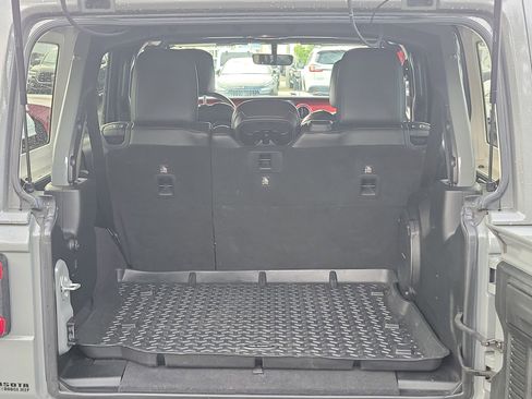 Used 2018 Jeep Wrangler Unlimited Rubicon w/ Dual Top Group image 12