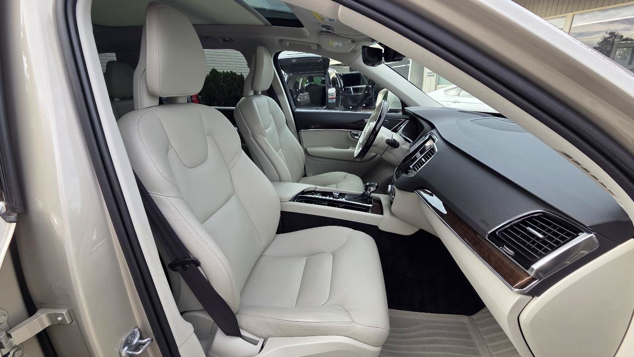Used 2016 Volvo XC90 T6 Momentum w/ Momentum Plus Package AWD/4WD image 14