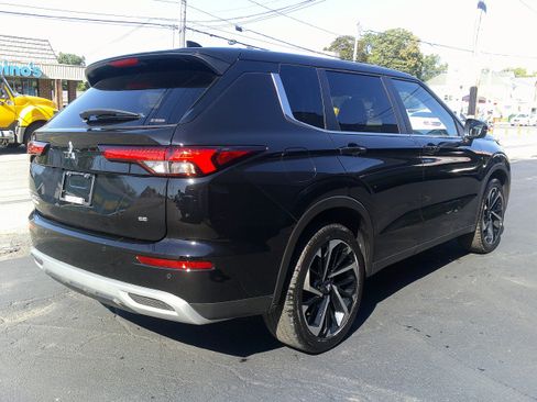 Used 2024 Mitsubishi Outlander SE image 6