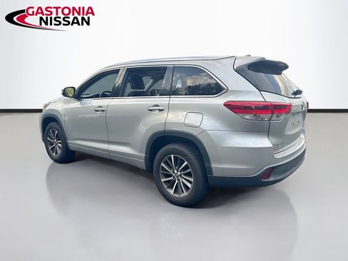 Used 2018 Toyota Highlander XLE FWD image 6