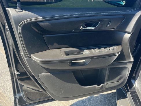 Used 2017 Chevrolet Traverse LT w/ Style and Technology Package FWD image 15