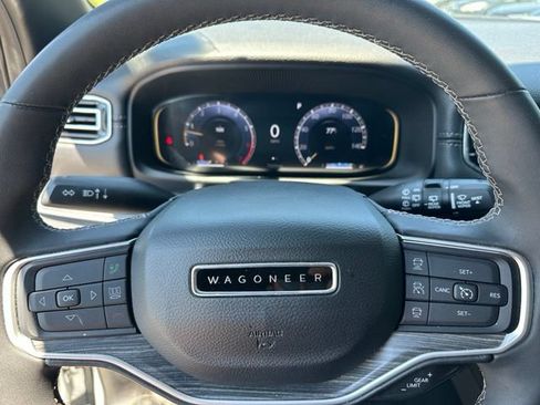 Used 2024 Jeep Wagoneer L Series II w/ Flexible Seating Group AWD/4WD image 28