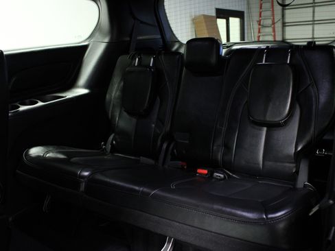 Used 2025 Chrysler Pacifica Select image 14