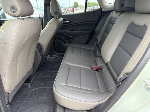 Used 2025 Chevrolet Trax ACTIV w/ Sunroof Package FWD image 15