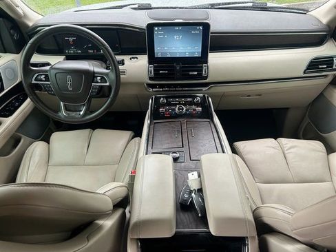 Used 2019 Lincoln Navigator Reserve image 30