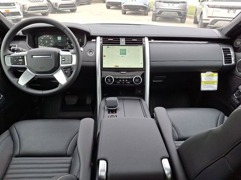 Certified 2025 Land Rover Discovery S AWD/4WD image 10