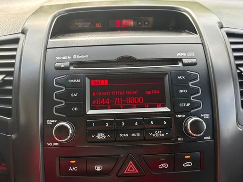 Used 2012 Kia Sorento LX w/ Convenience Pkg image 29