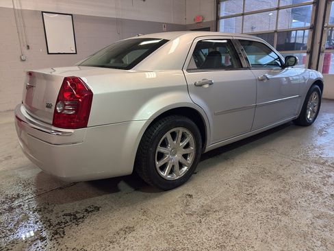 Used 2009 Chrysler 300 Touring RWD image 6