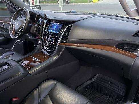 Used 2020 Cadillac Escalade ESV Luxury image 39