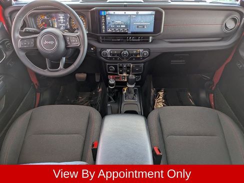 Used 2025 Jeep Wrangler Unlimited Rubicon w/ Convenience Group AWD/4WD image 28
