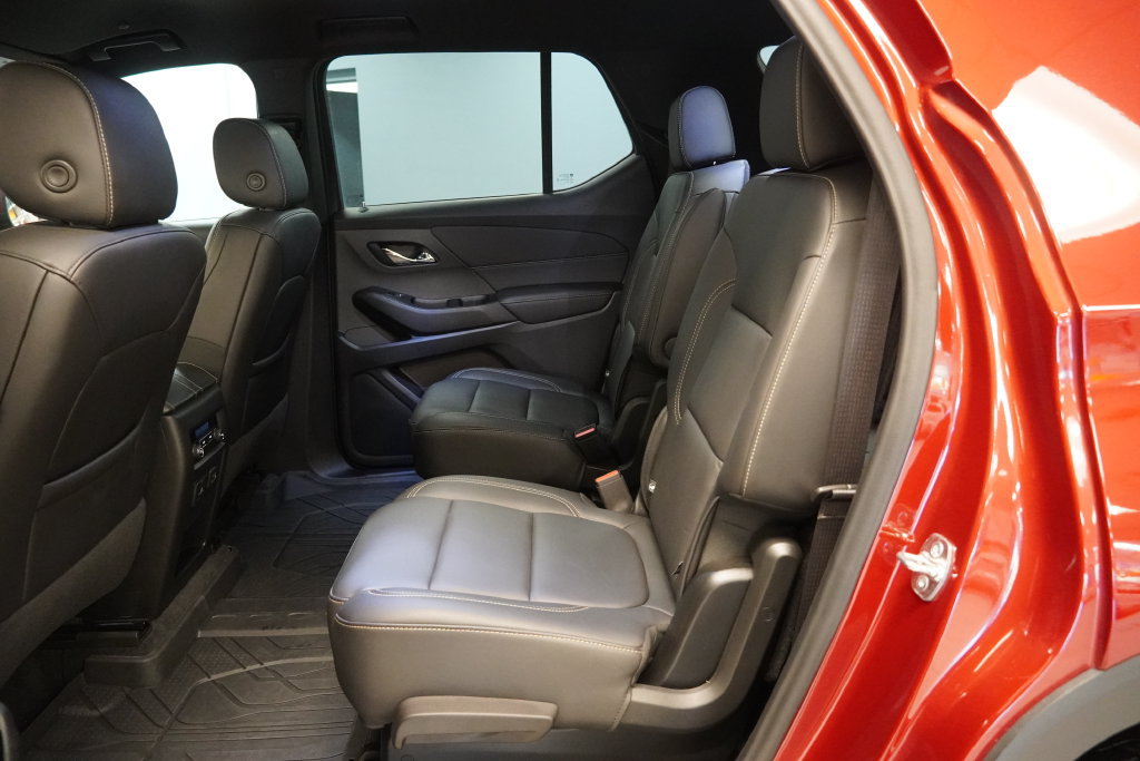 Used 2023 Chevrolet Traverse LT w/ LT Premium Package AWD/4WD image 35
