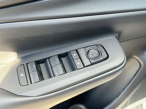 New 2026 Toyota Prius Plug-In Hybrid FWD image 15